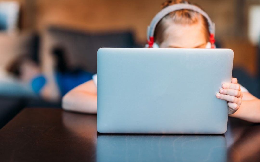 Gyerekek internethasználata: hogyan védhetjük őket netezés közben?